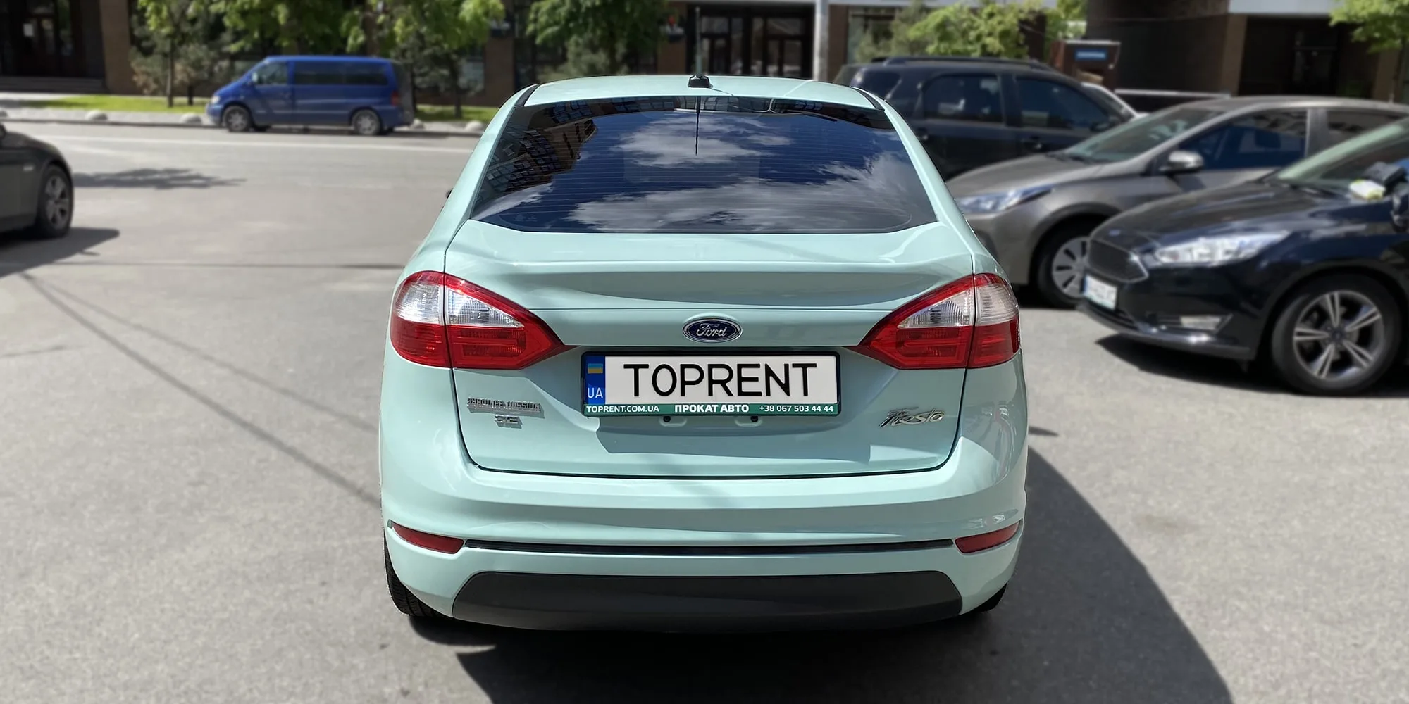 Rent a car Ford Fiesta sedan climate - photo 5 | TOPrent.ua