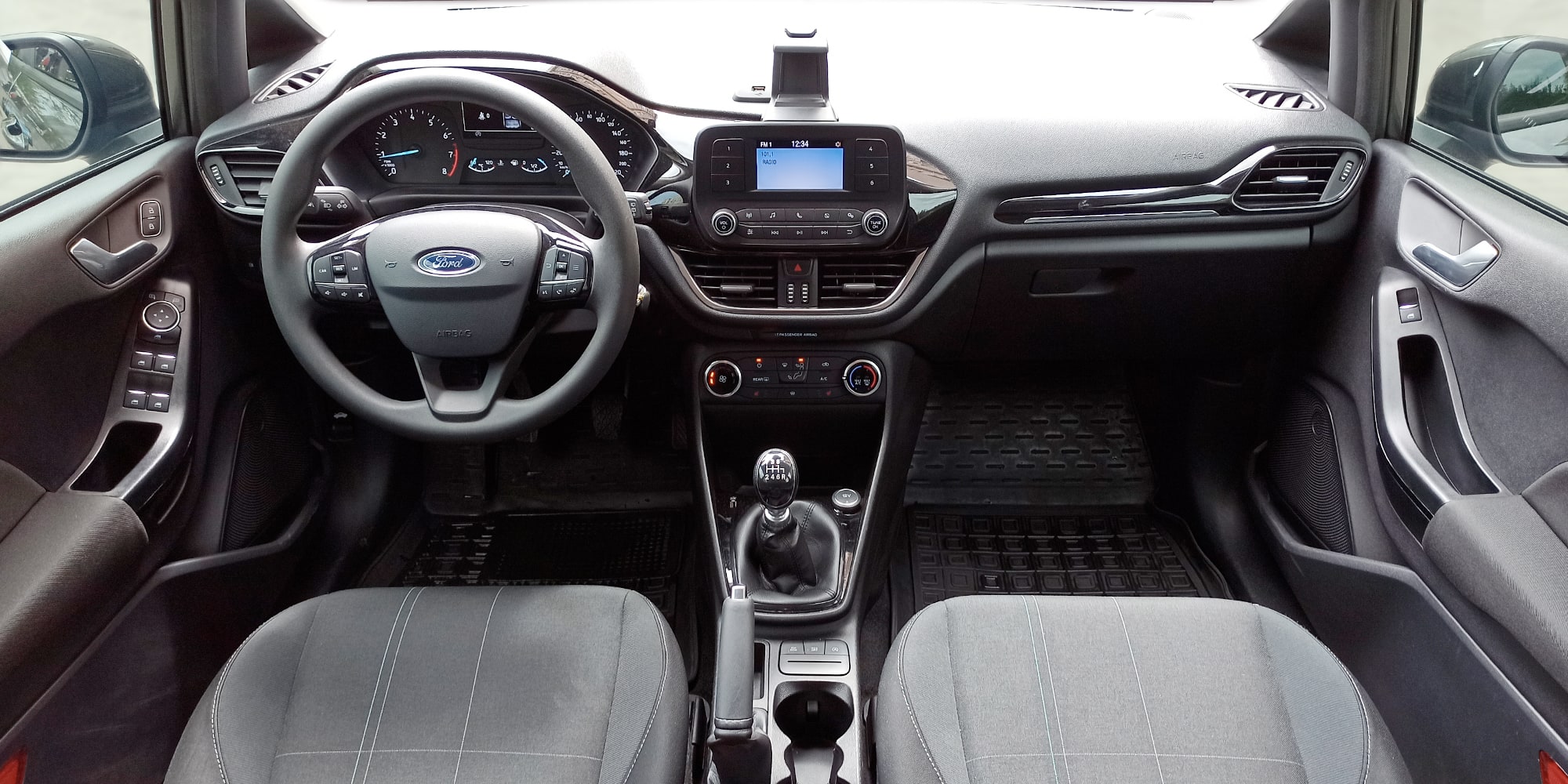 Ford Fiesta new - TopRent: Служба аренды авто в Киеве